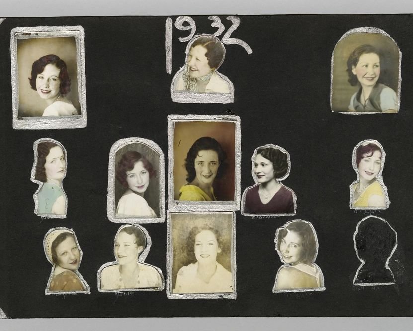 Página de álbum antigo com retratos recortados